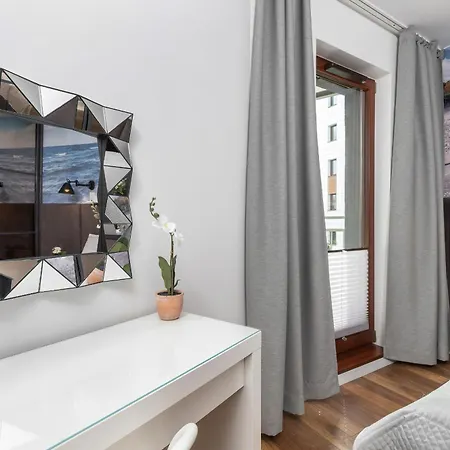 In Center With Balcony, Parking And Air Conditioning By Renters Gdańsk