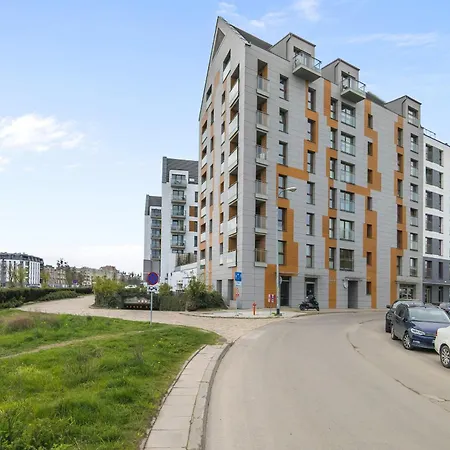 Appartement In Center With Balcony, Parking And Air Conditioning By Renters *