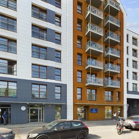 In Center With Balcony, Parking And Air Conditioning By Renters Appartement *