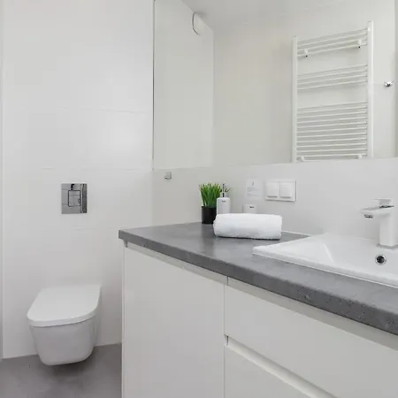 In Center With Balcony, Parking And Air Conditioning By Renters 아파트 그단스크