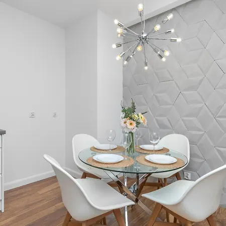 In Center With Balcony, Parking And Air Conditioning By Renters *