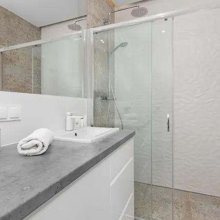 In Center With Balcony, Parking And Air Conditioning By Renters Apartment Gdansk