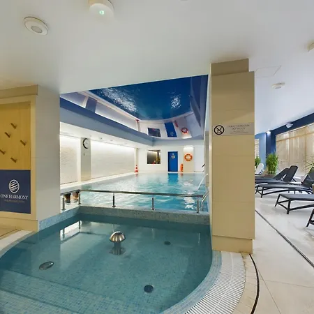 Apartment In Center With Balcony, Parking And Air Conditioning By Renters *