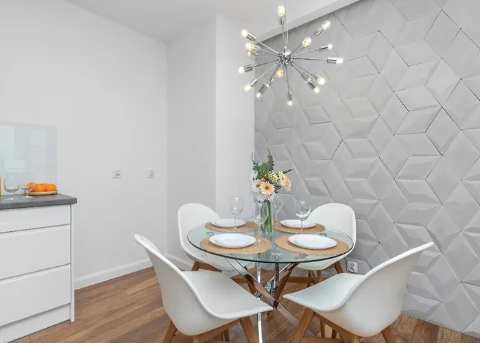 In Center With Balcony, Parking And Air Conditioning By Renters *