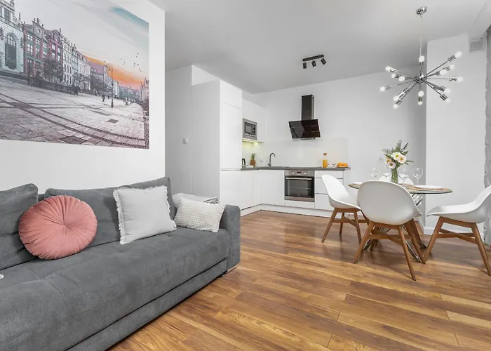 In Center With Balcony, Parking And Air Conditioning By Renters דירה