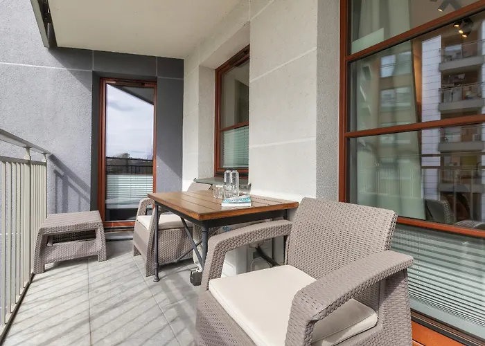 In Center With Balcony, Parking And Air Conditioning By Renters * גדנסק