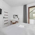 In Center With Balcony, Parking And Air Conditioning By Renters