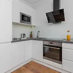 Apartamento In Center With Balcony, Parking And Air Conditioning By Renters *