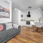 In Center With Balcony, Parking And Air Conditioning By Renters Apartamento
